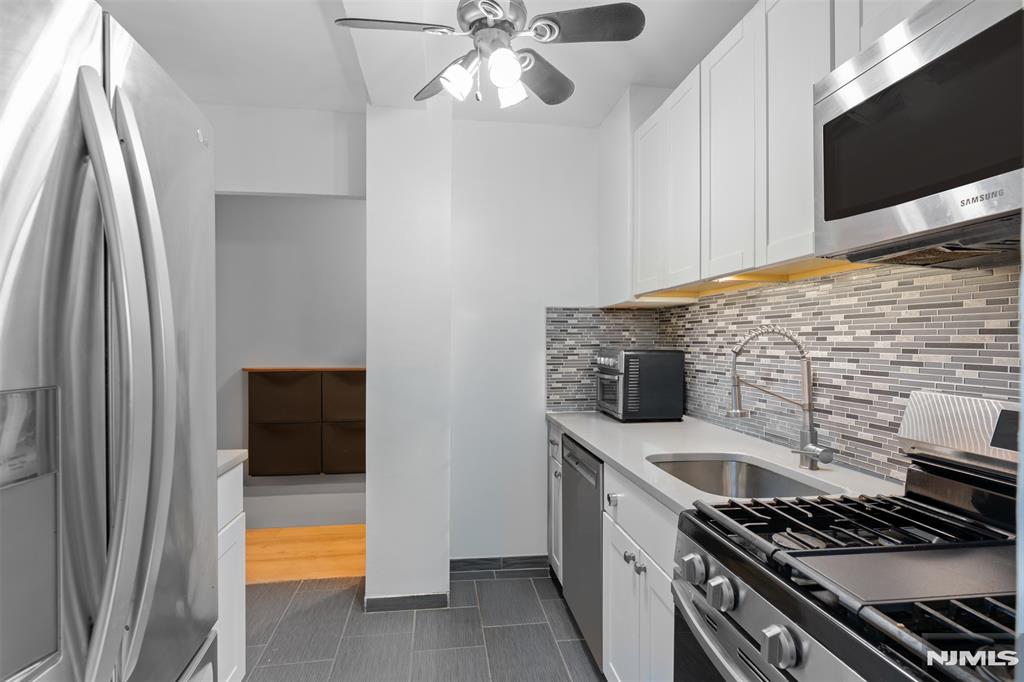 25 Grand Avenue 1E