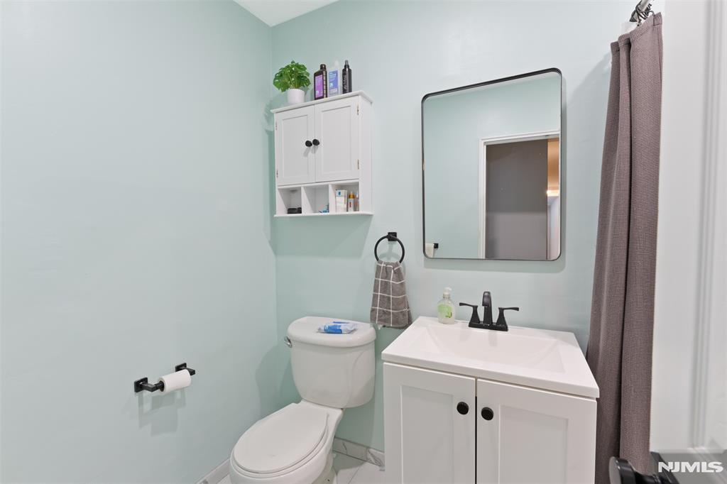 25 Grand Avenue 1E