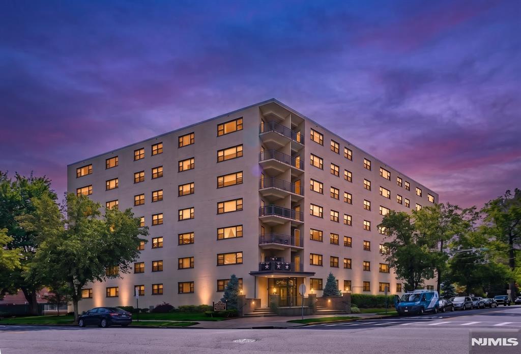 25 Grand Avenue 1E