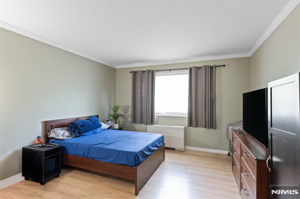 25 Grand Avenue 1E