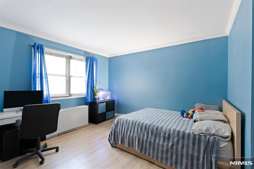 25 Grand Avenue 1E
