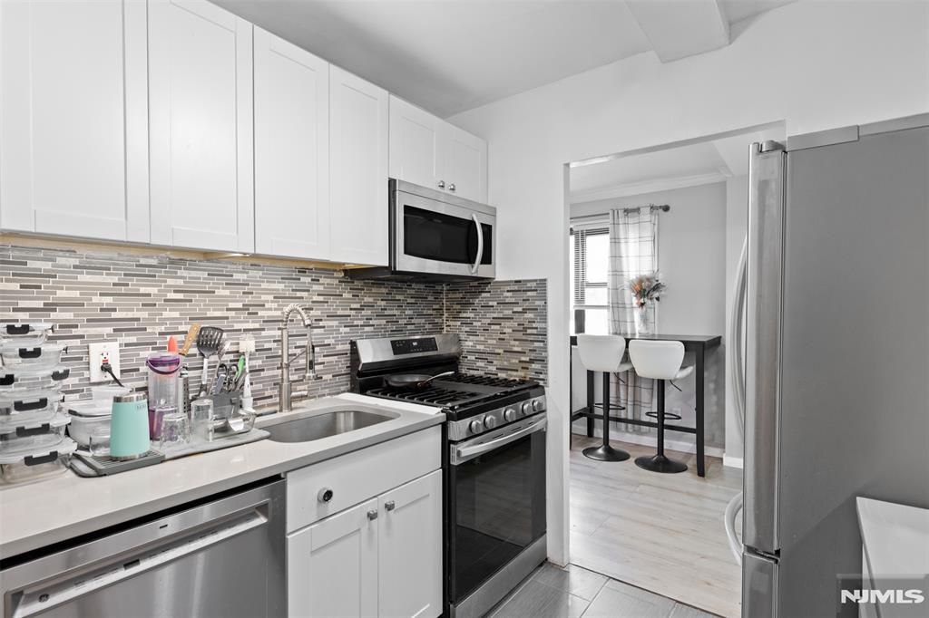 25 Grand Avenue 1E