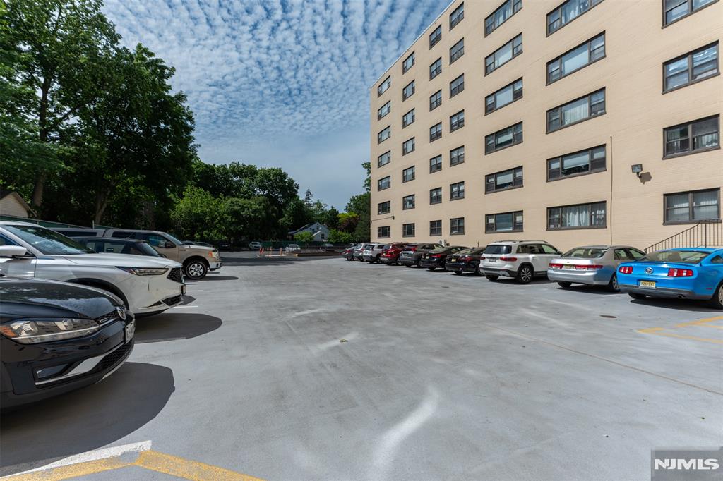 25 Grand Avenue 1E