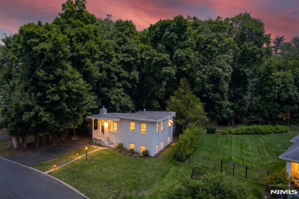 221 Lakeview Drive