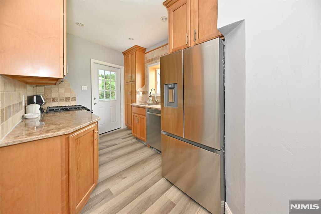 221 Lakeview Drive
