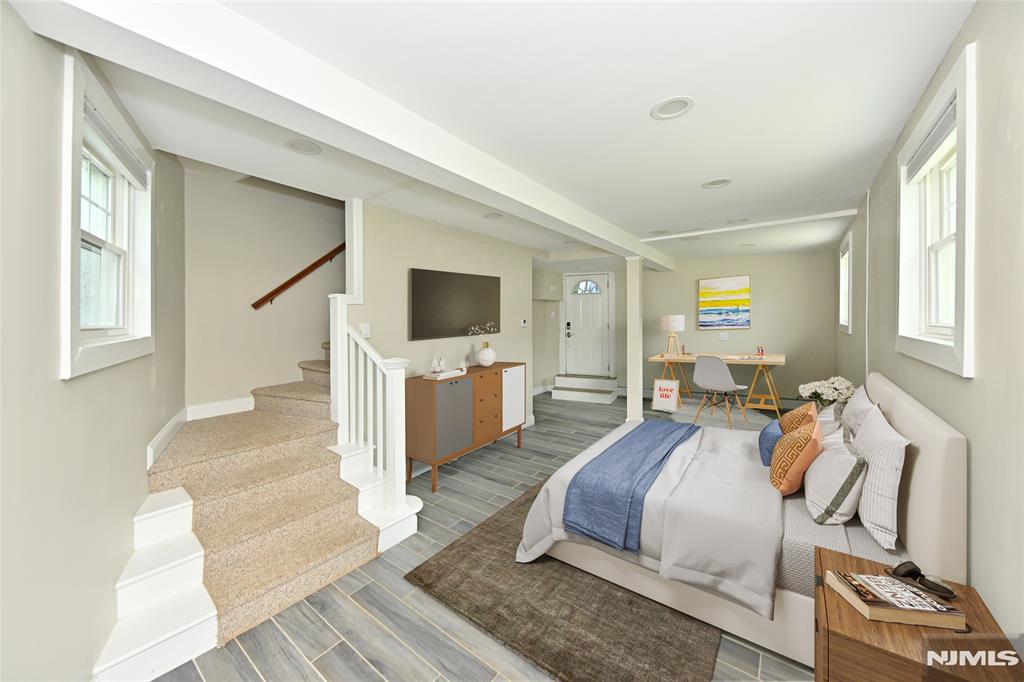 221 Lakeview Drive