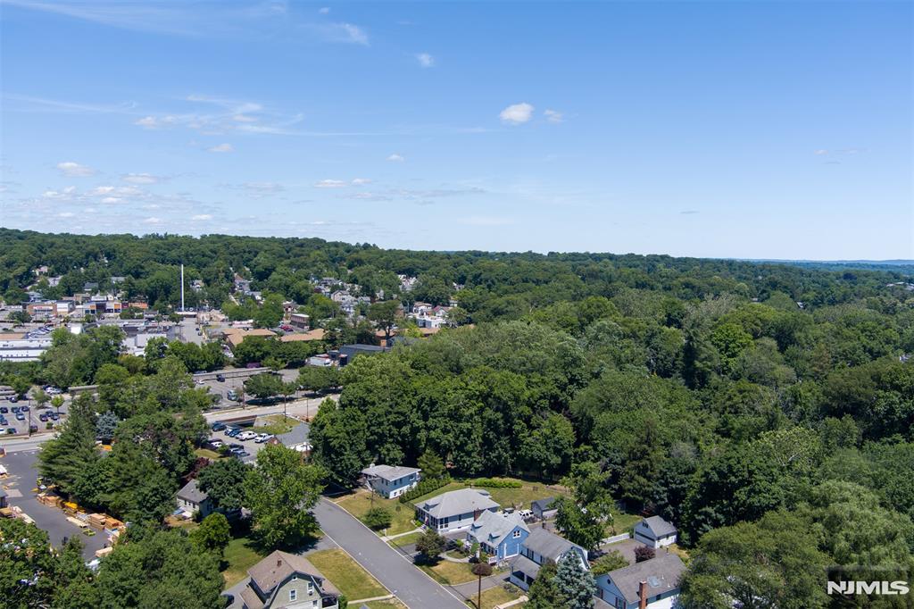 221 Lakeview Drive