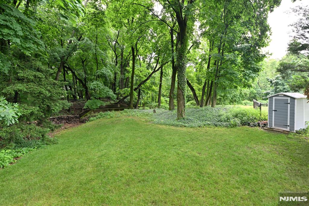 221 Lakeview Drive