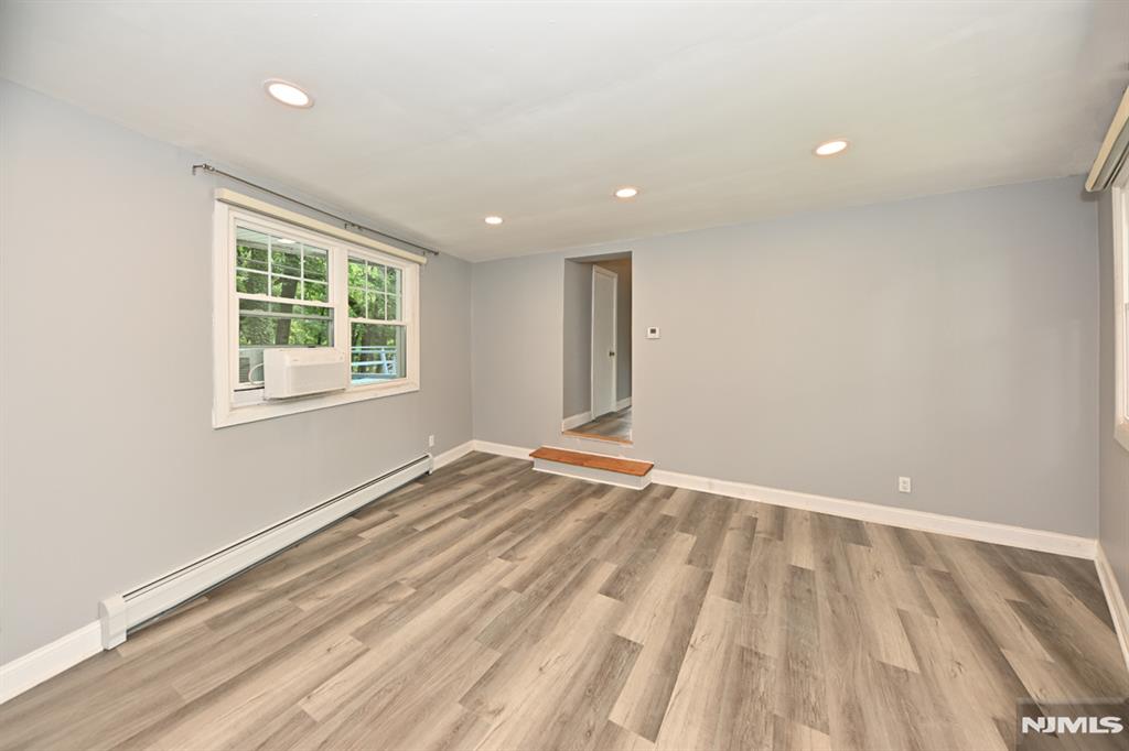 221 Lakeview Drive