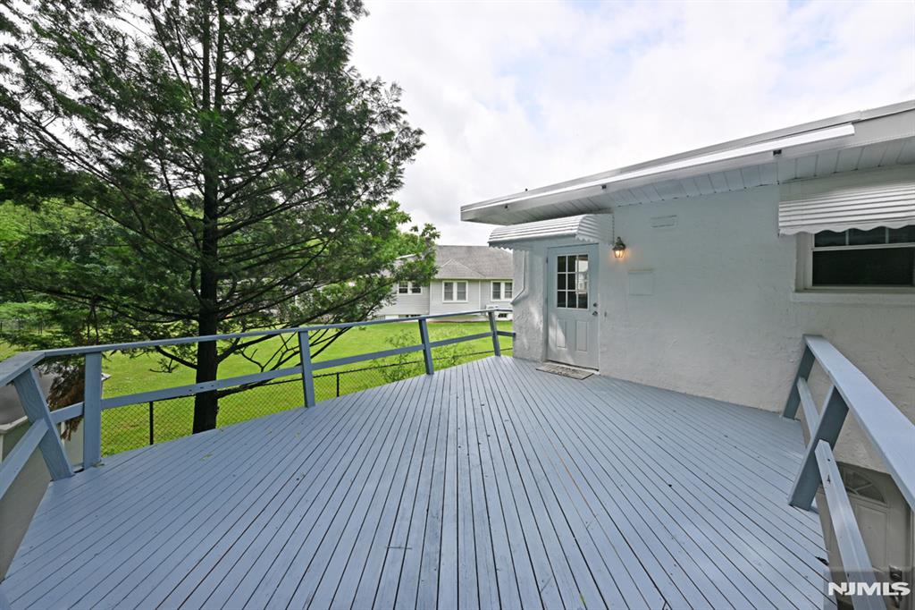 221 Lakeview Drive