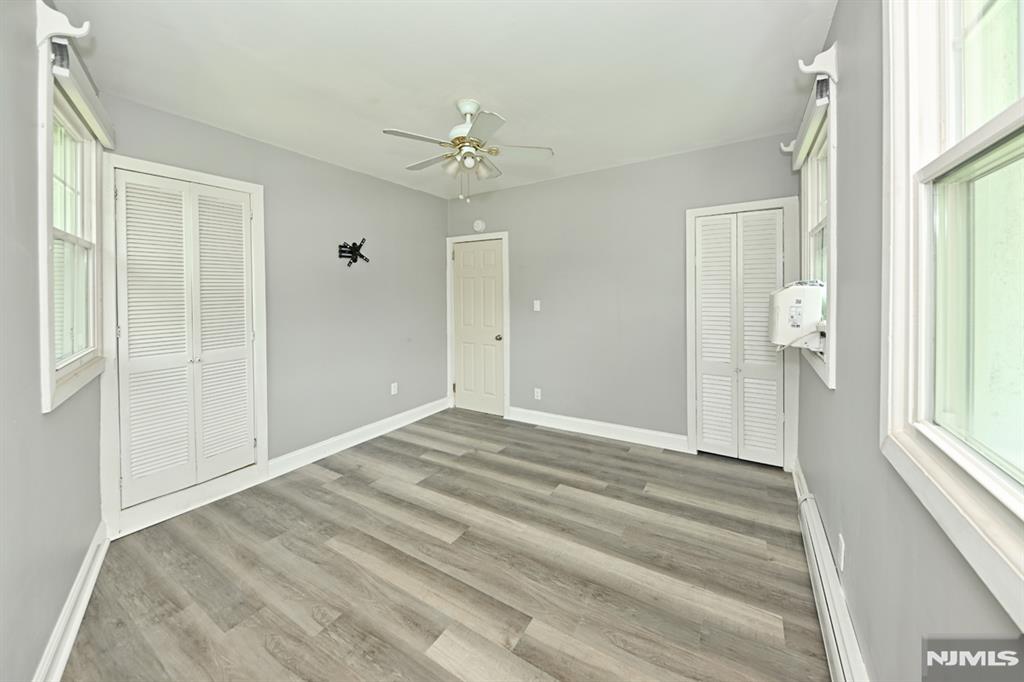 221 Lakeview Drive