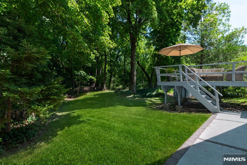 221 Lakeview Drive