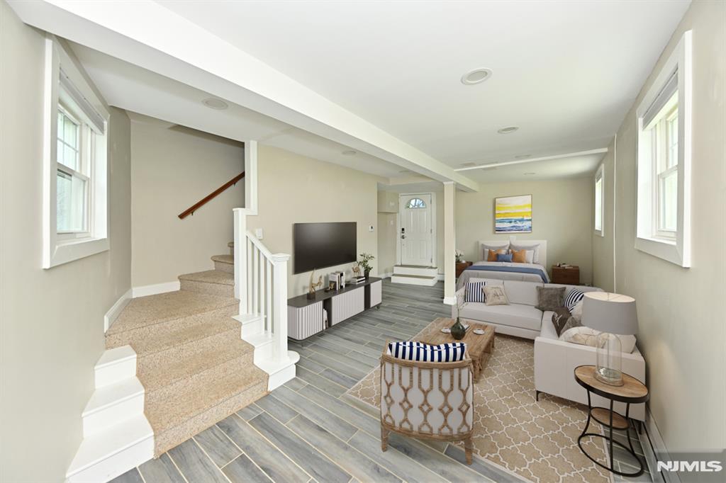 221 Lakeview Drive