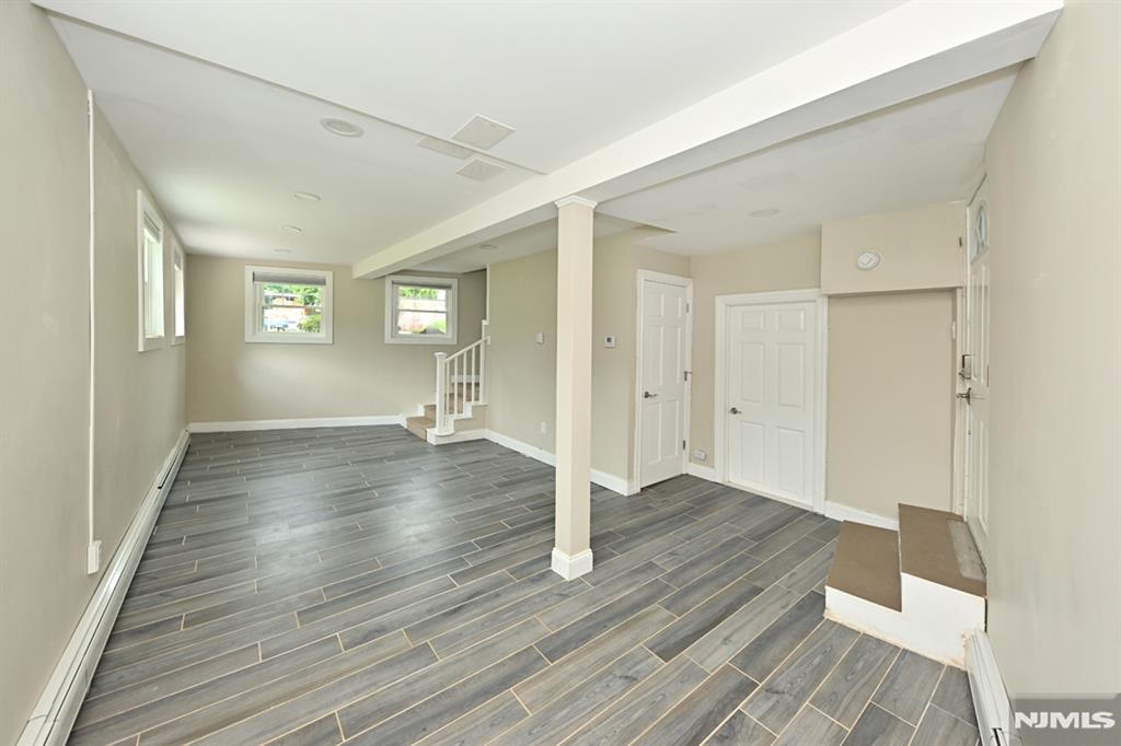 221 Lakeview Drive