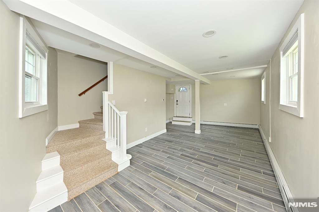 221 Lakeview Drive