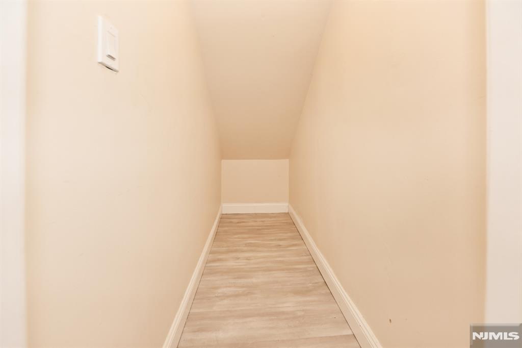 221 Lakeview Drive
