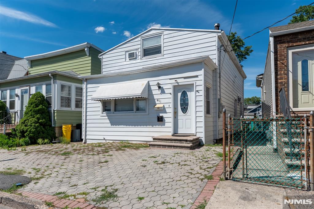 411 Sheridan Place