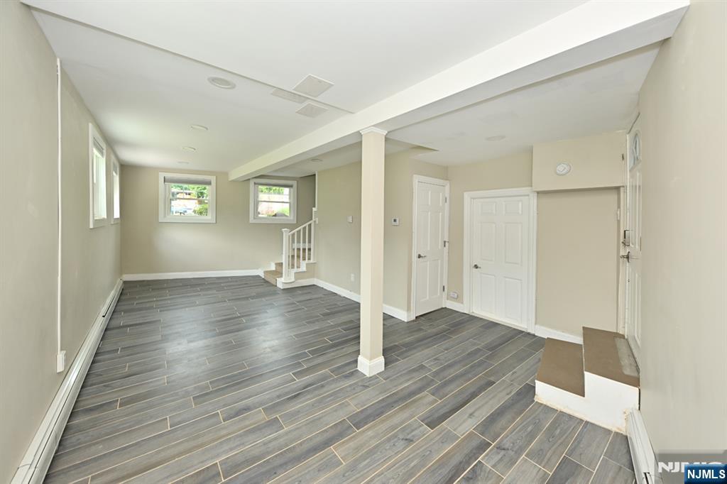 221 Lakeview Drive