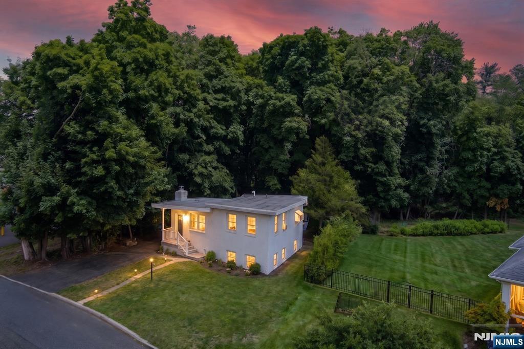 221 Lakeview Drive