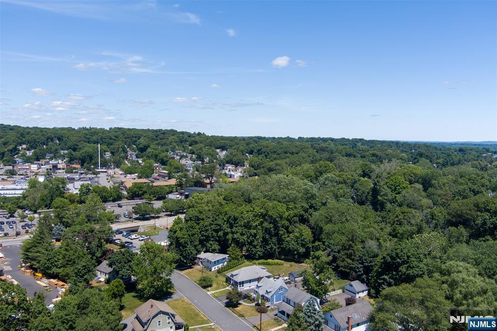 221 Lakeview Drive