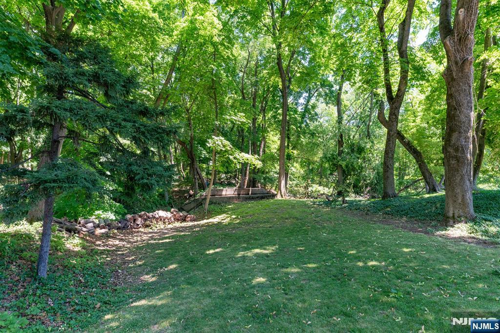 221 Lakeview Drive