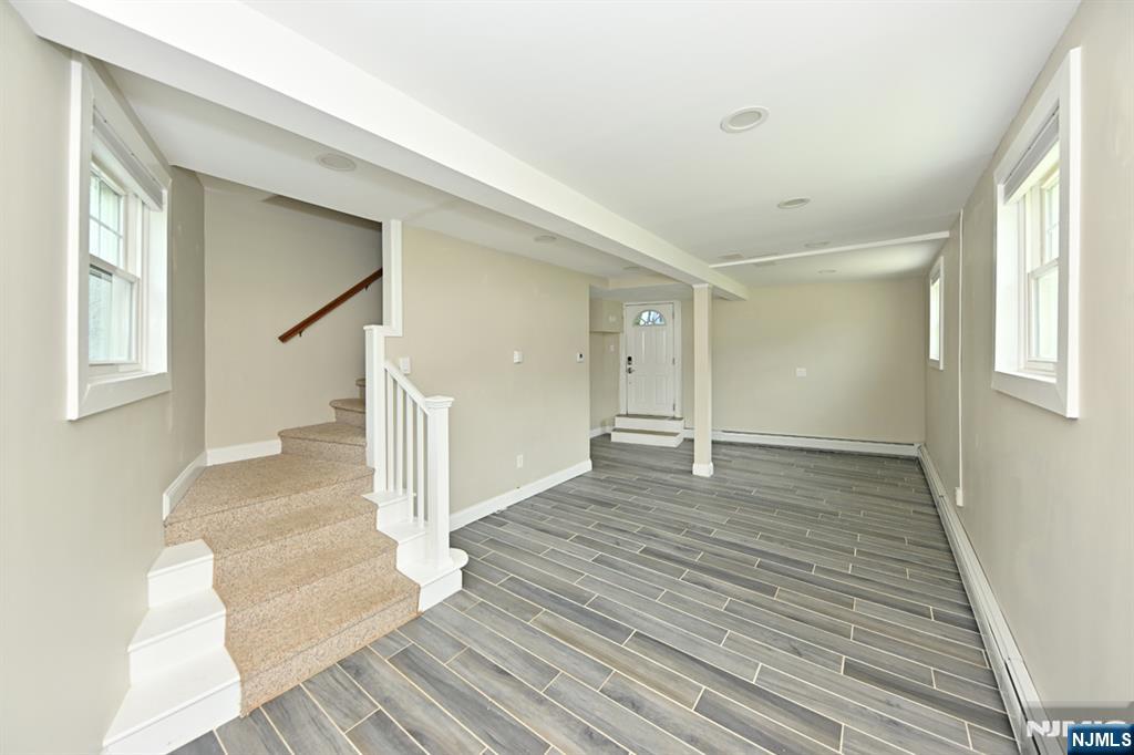 221 Lakeview Drive