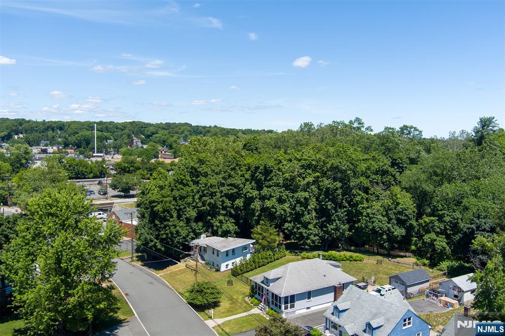221 Lakeview Drive