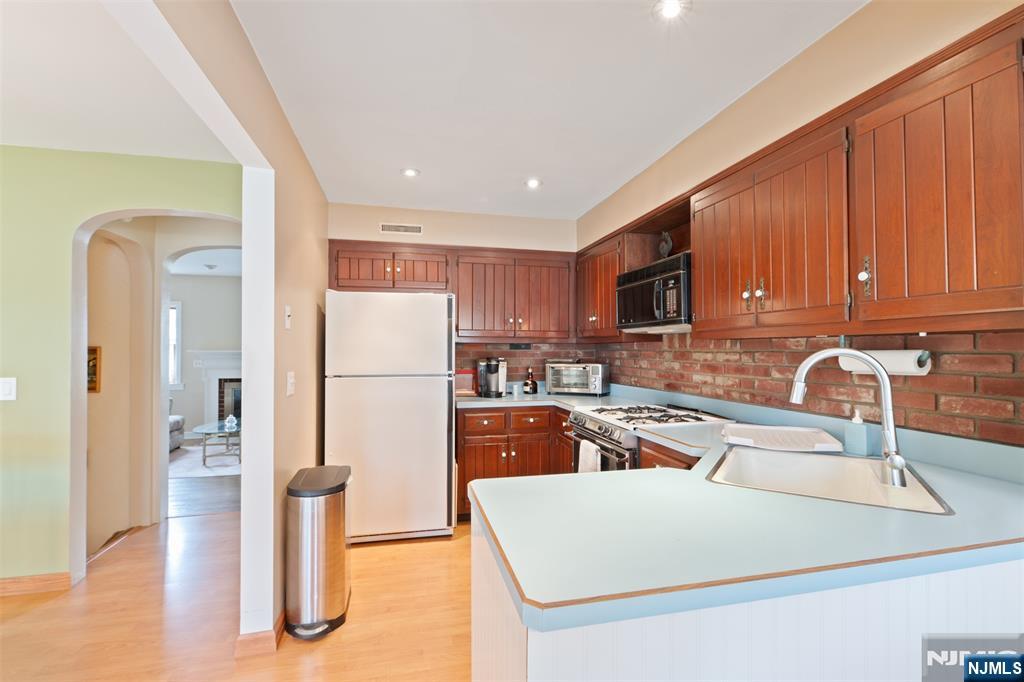 4-29 Summit Avenue