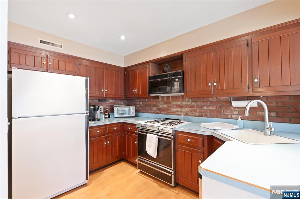 4-29 Summit Avenue