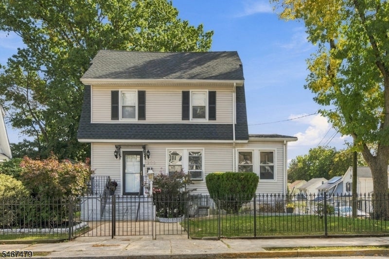 200 Lincoln Pl