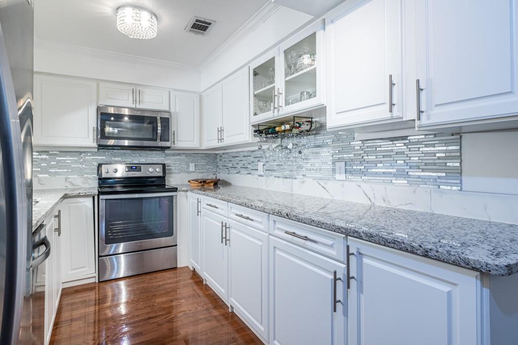 27301 PLANTATION Drive NE