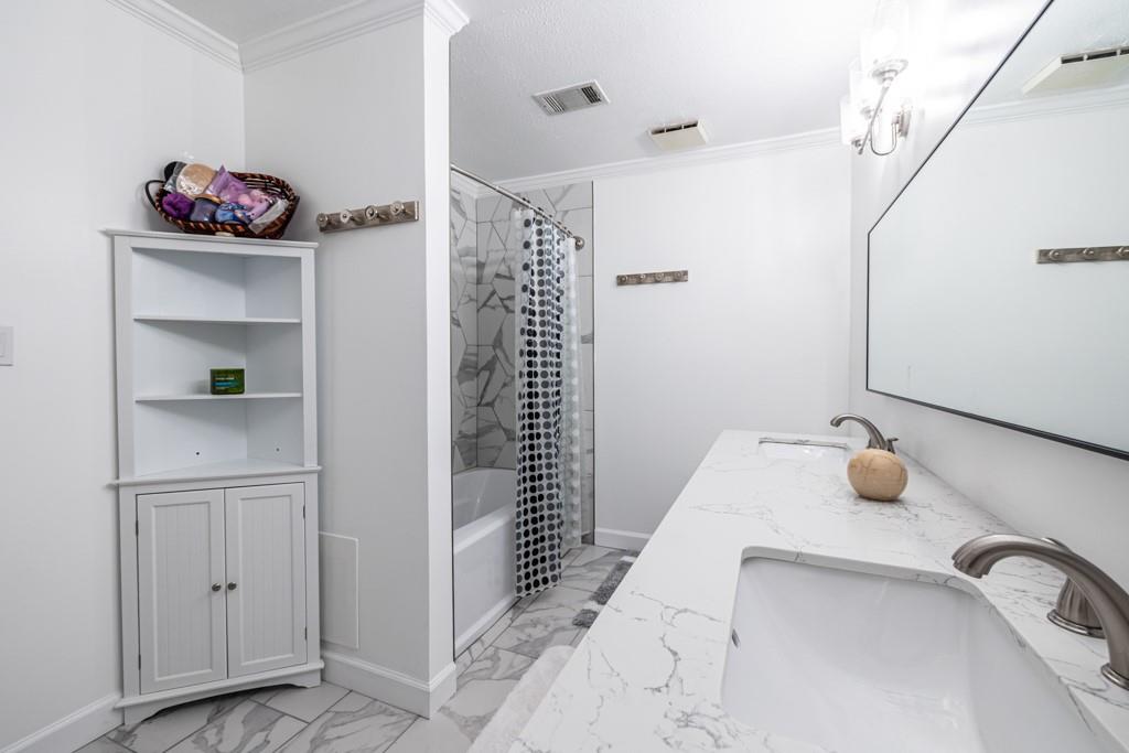 27301 PLANTATION Drive NE