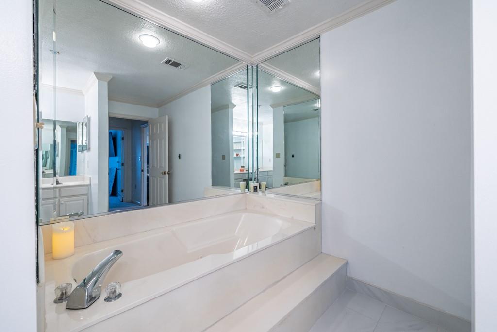 27301 PLANTATION Drive NE