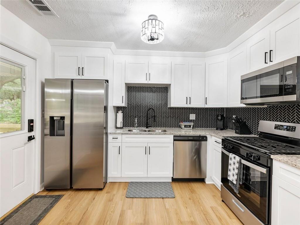 1660 DRESDEN Drive NE