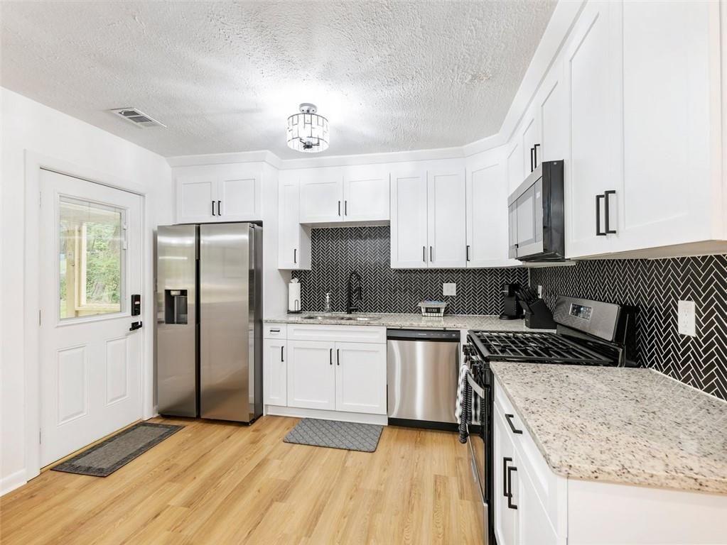 1660 DRESDEN Drive NE