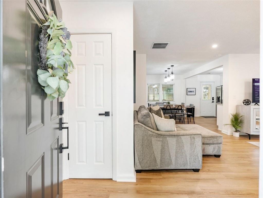 1660 DRESDEN Drive NE