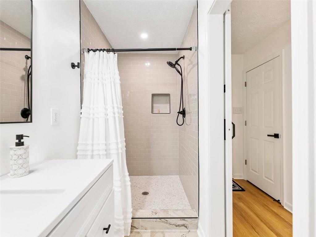 1660 DRESDEN Drive NE