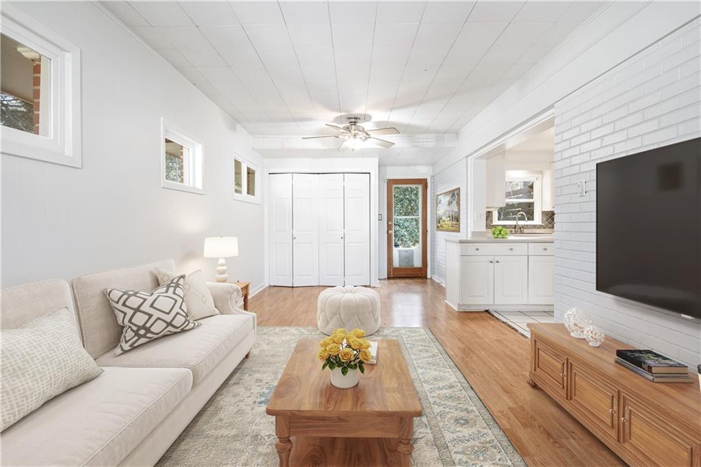 1878 Briarlake Circle