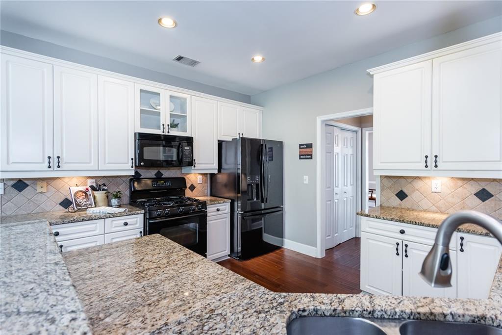 3011 OAK HAMPTON Court