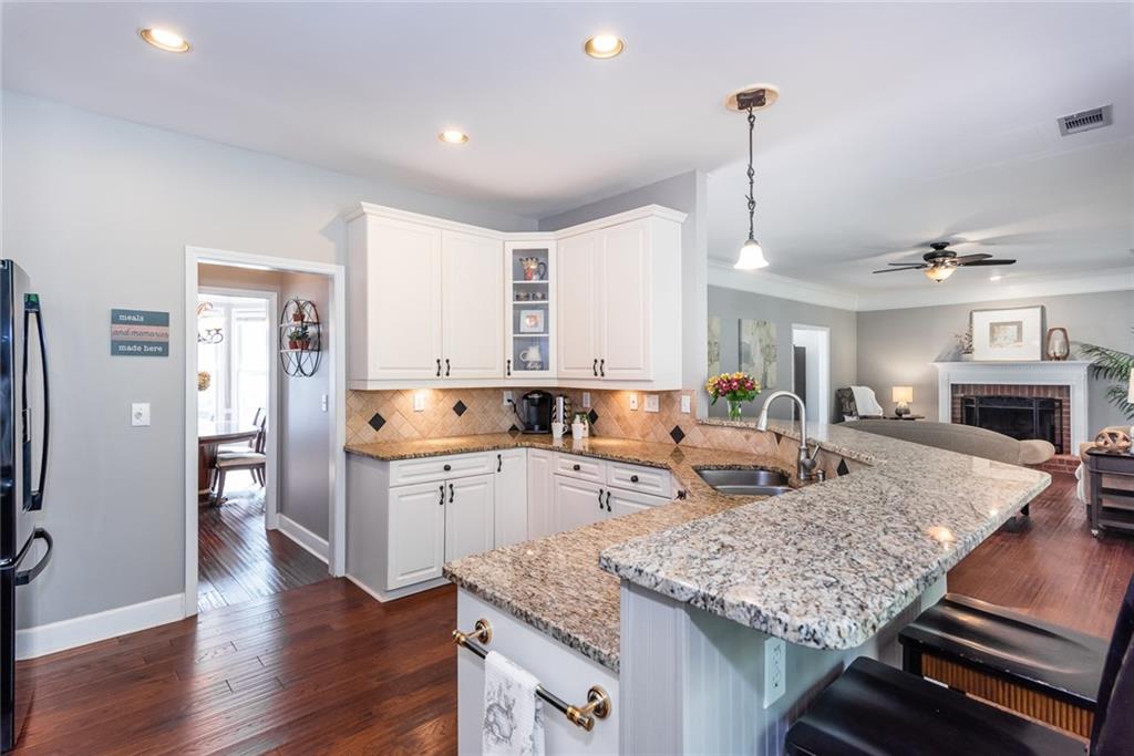 3011 OAK HAMPTON Court