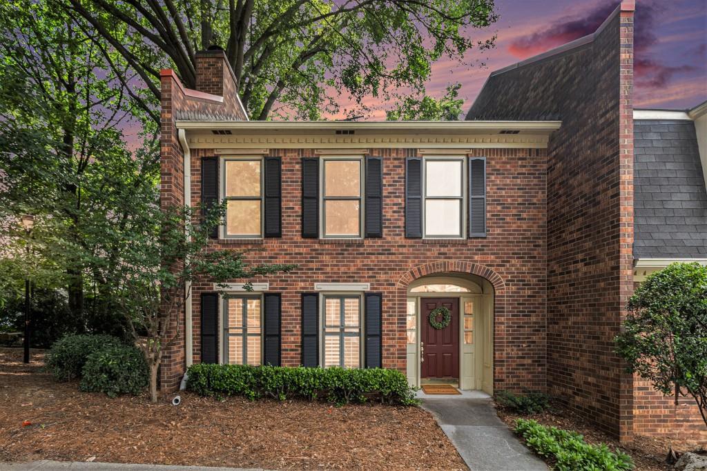 6 Stratford Hall Place NE