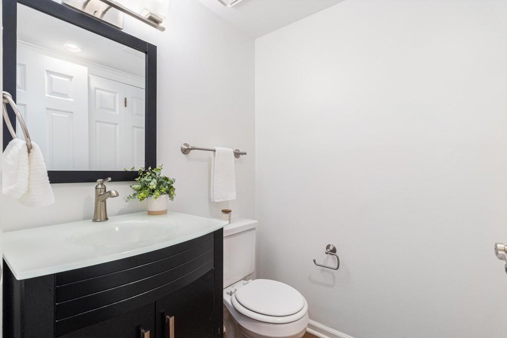 6 Stratford Hall Place NE