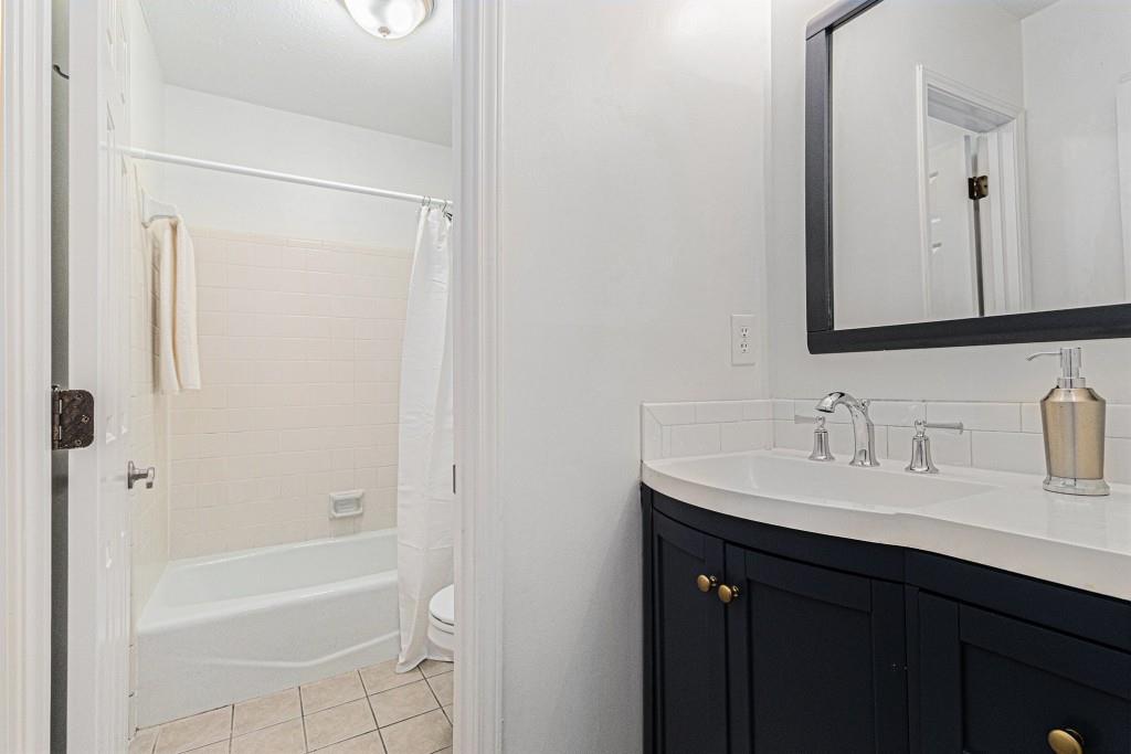 6 Stratford Hall Place NE