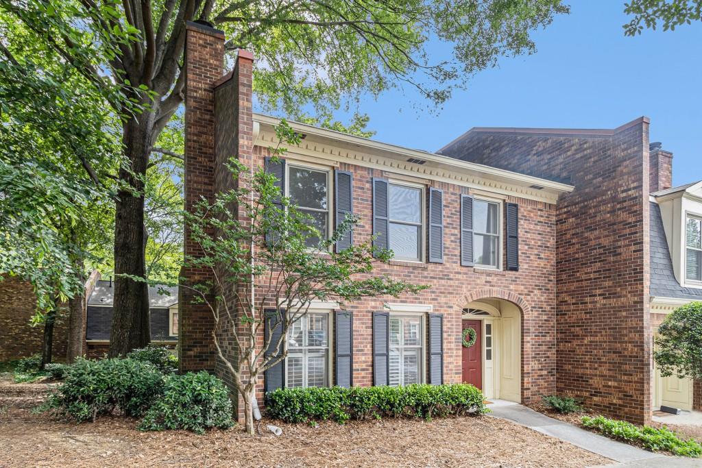 6 Stratford Hall Place NE