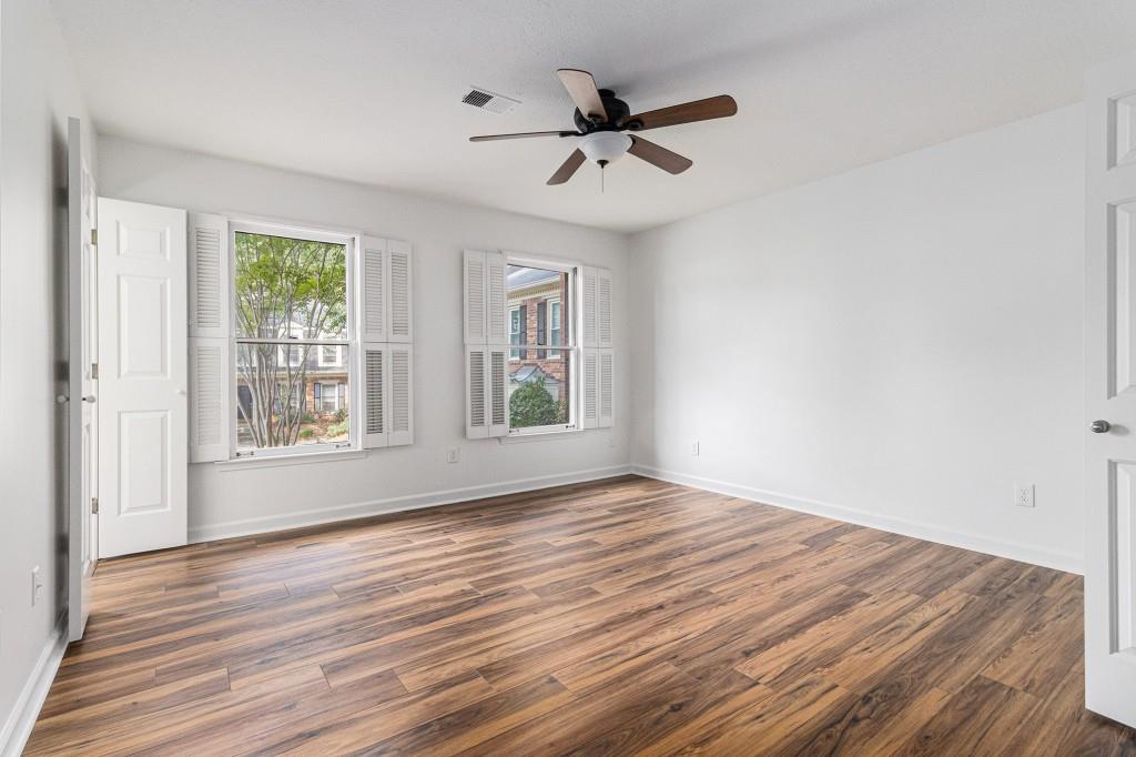 6 Stratford Hall Place NE