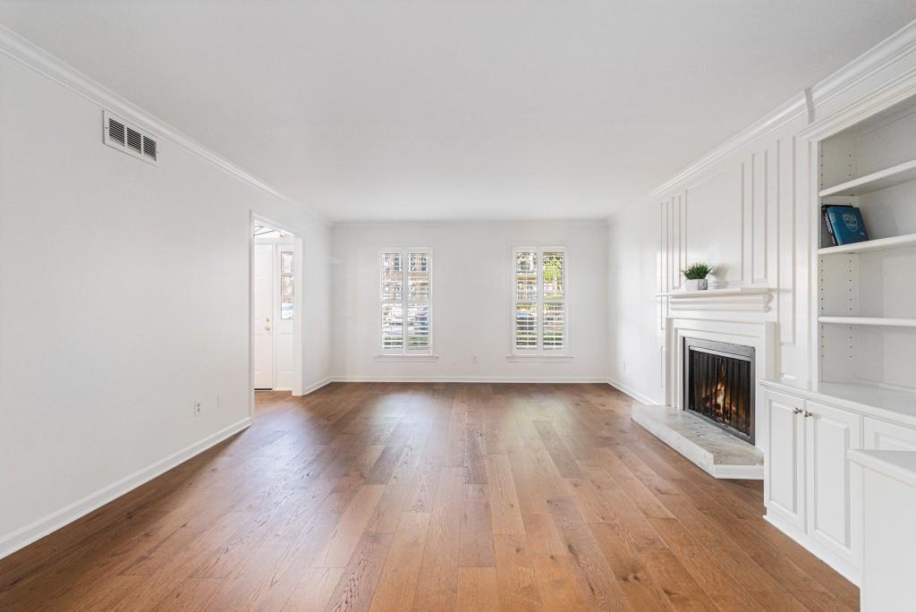 6 Stratford Hall Place NE