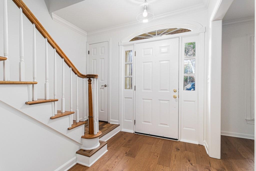 6 Stratford Hall Place NE