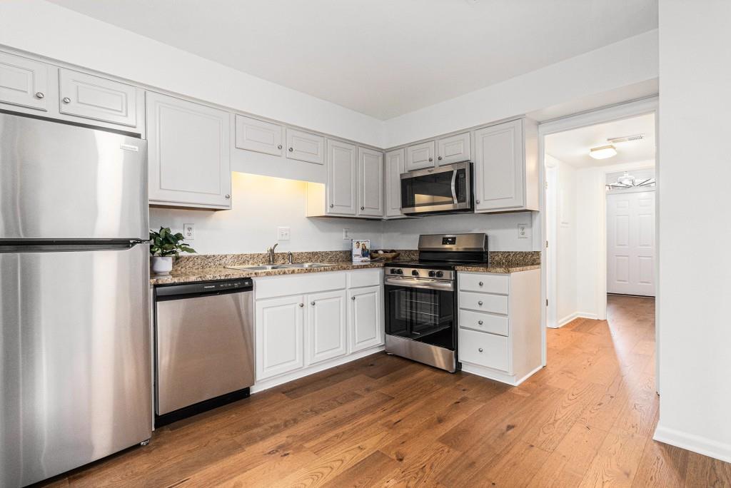 6 Stratford Hall Place NE