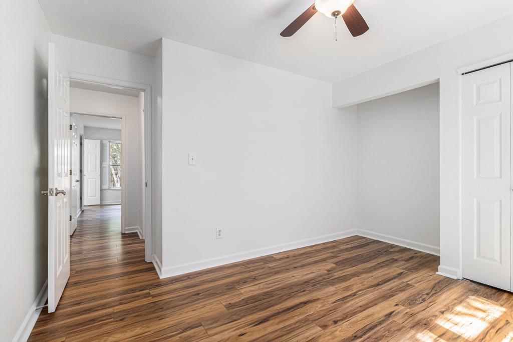 6 Stratford Hall Place NE