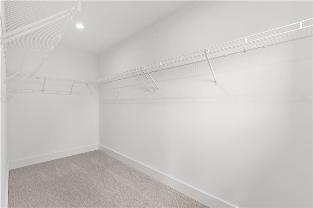 586 Avondale Park Circle